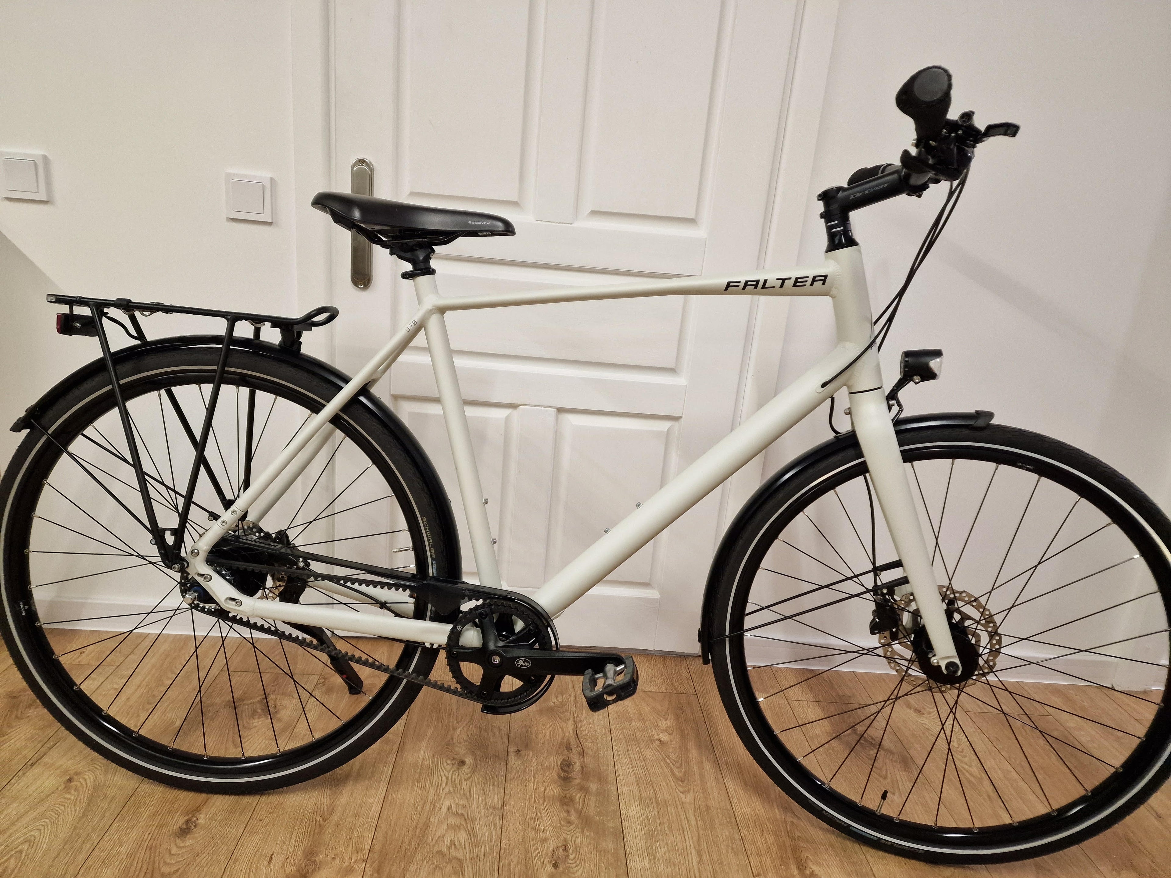 Vyriški miesto dviračiai